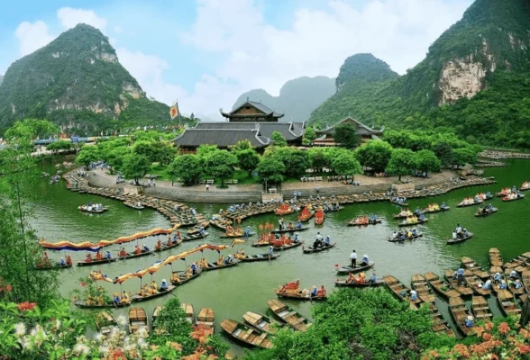 Ultimate Guide to Trang An Ninh Binh Tour: Explore Natural and Cultural Wonders