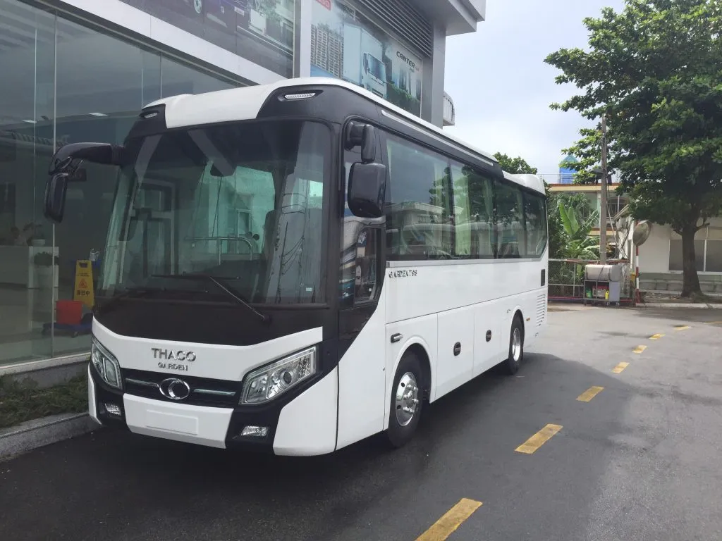 vietnamtour Comfortable SUV for a Vietnam golf transfer service with halal dining stops.