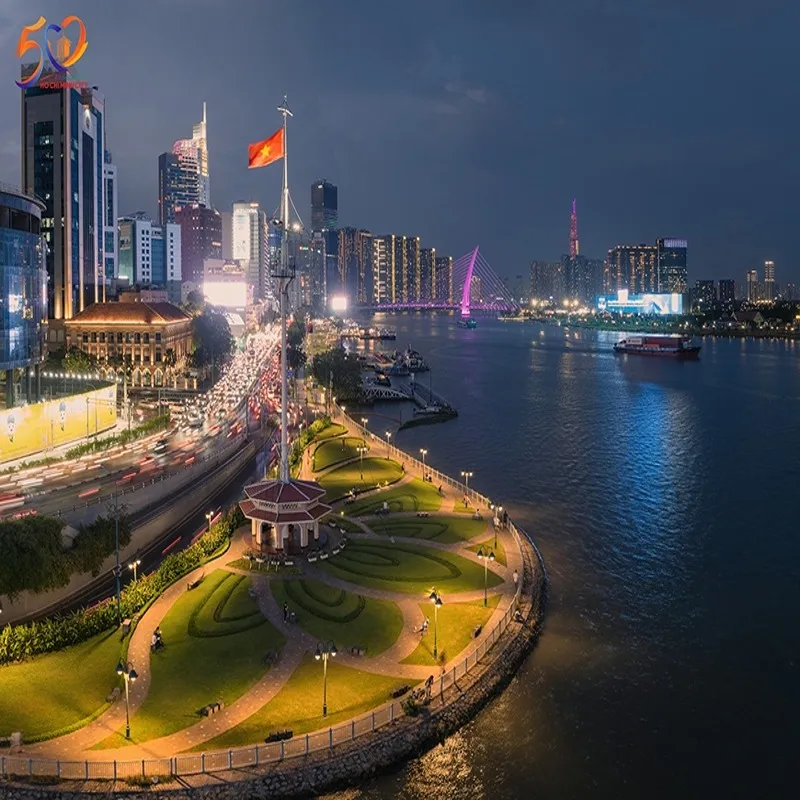 vietnamtour Kids enjoying rides at Sun World amusement park, Da Nang – best family activities Da Nang.