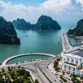 Wietnam rejs w zatoce Halong z prywatnym balkonem