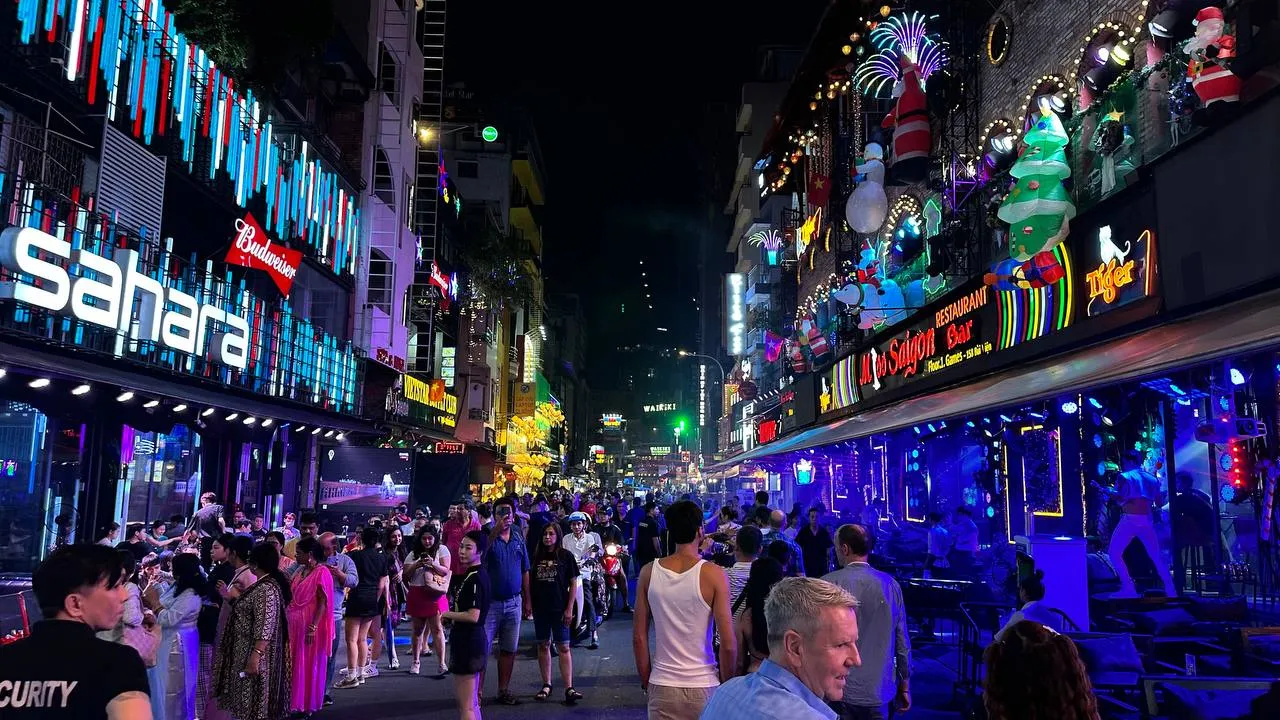 Explore Southeast Asia: Vietnam, Cambodia, Thailand Tour