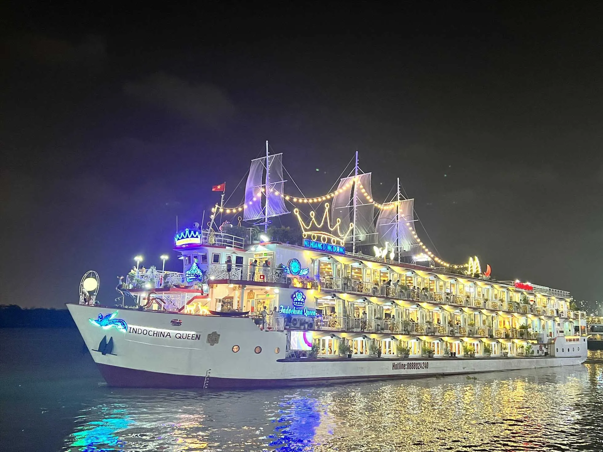 vietnamtour Romantische Strandhochzeit in Vietnam bei Sonnenuntergang, eine typische Vietnam Hochzeit Destination.