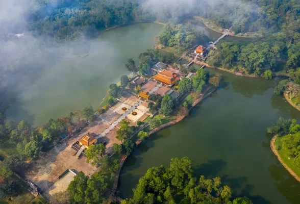 Hue Royal Banquet: Eat Like a King