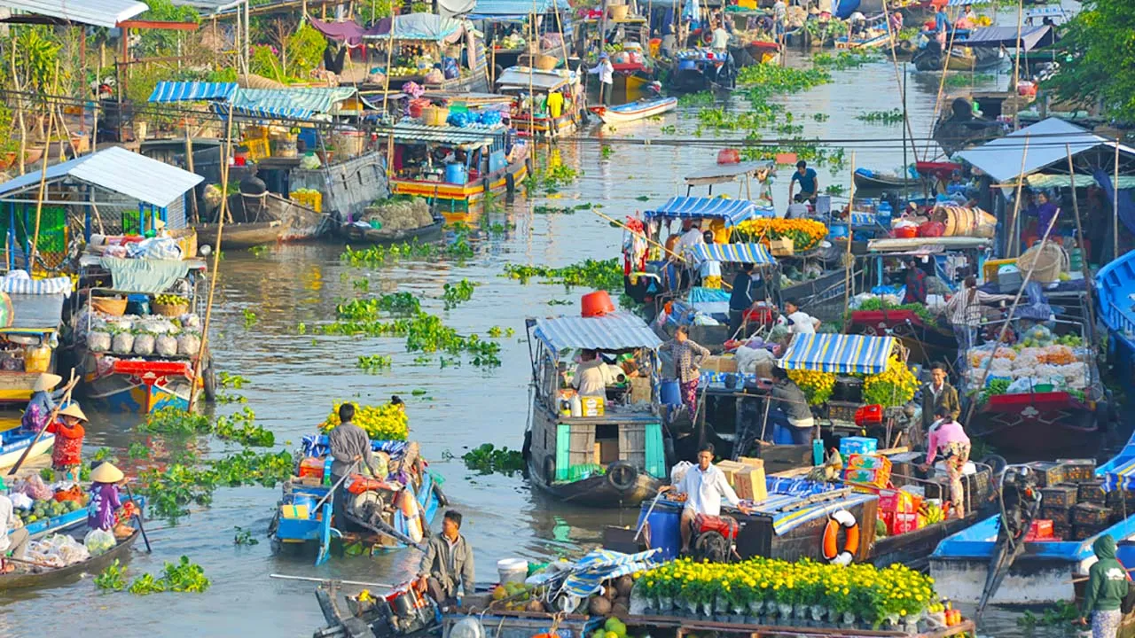 Can Tho food tour showcasing local delicacies