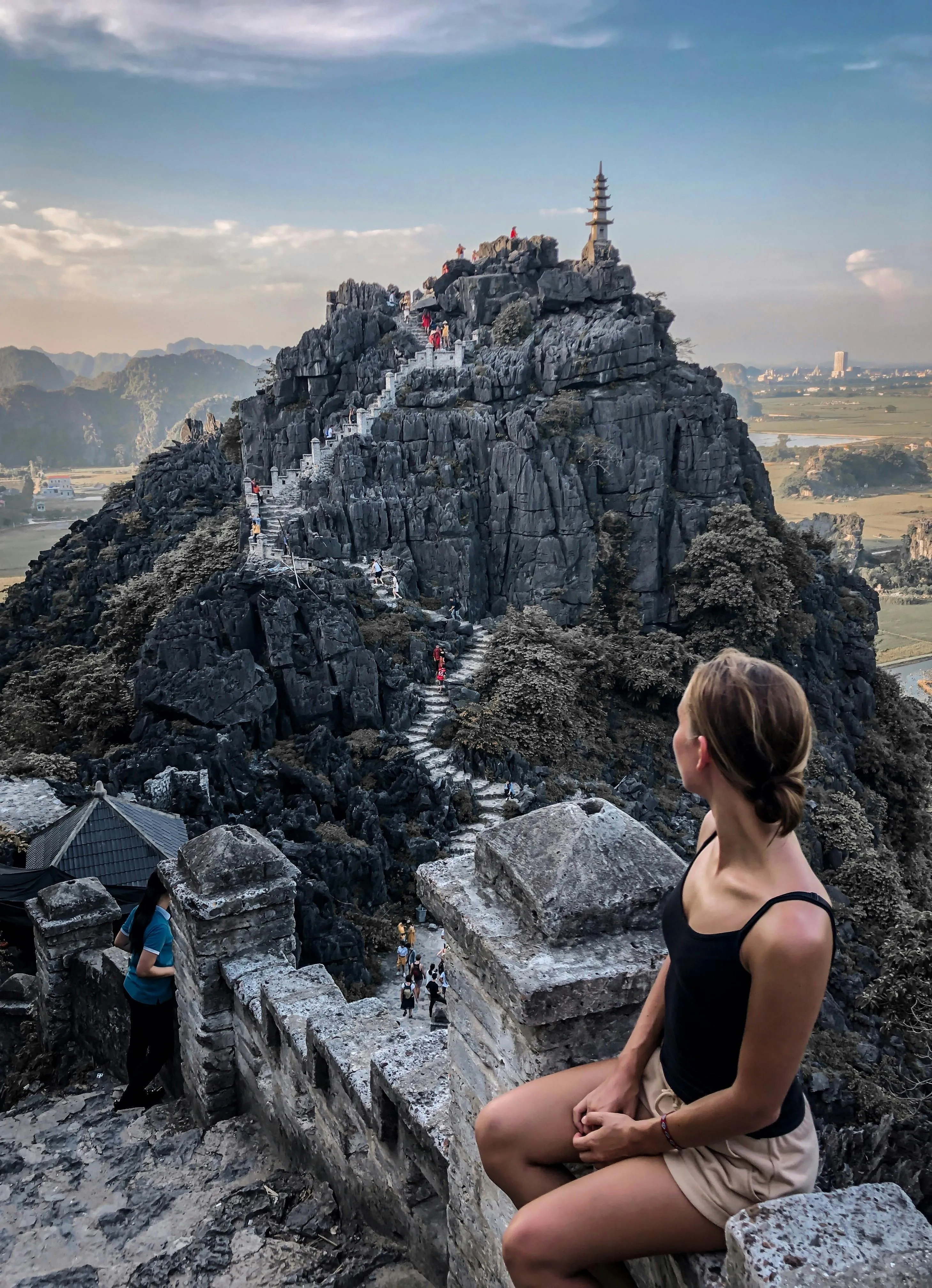 vietnamtour Paseo en bote en Tam Coc con vistas impresionantes de ninh binh qué elegir.