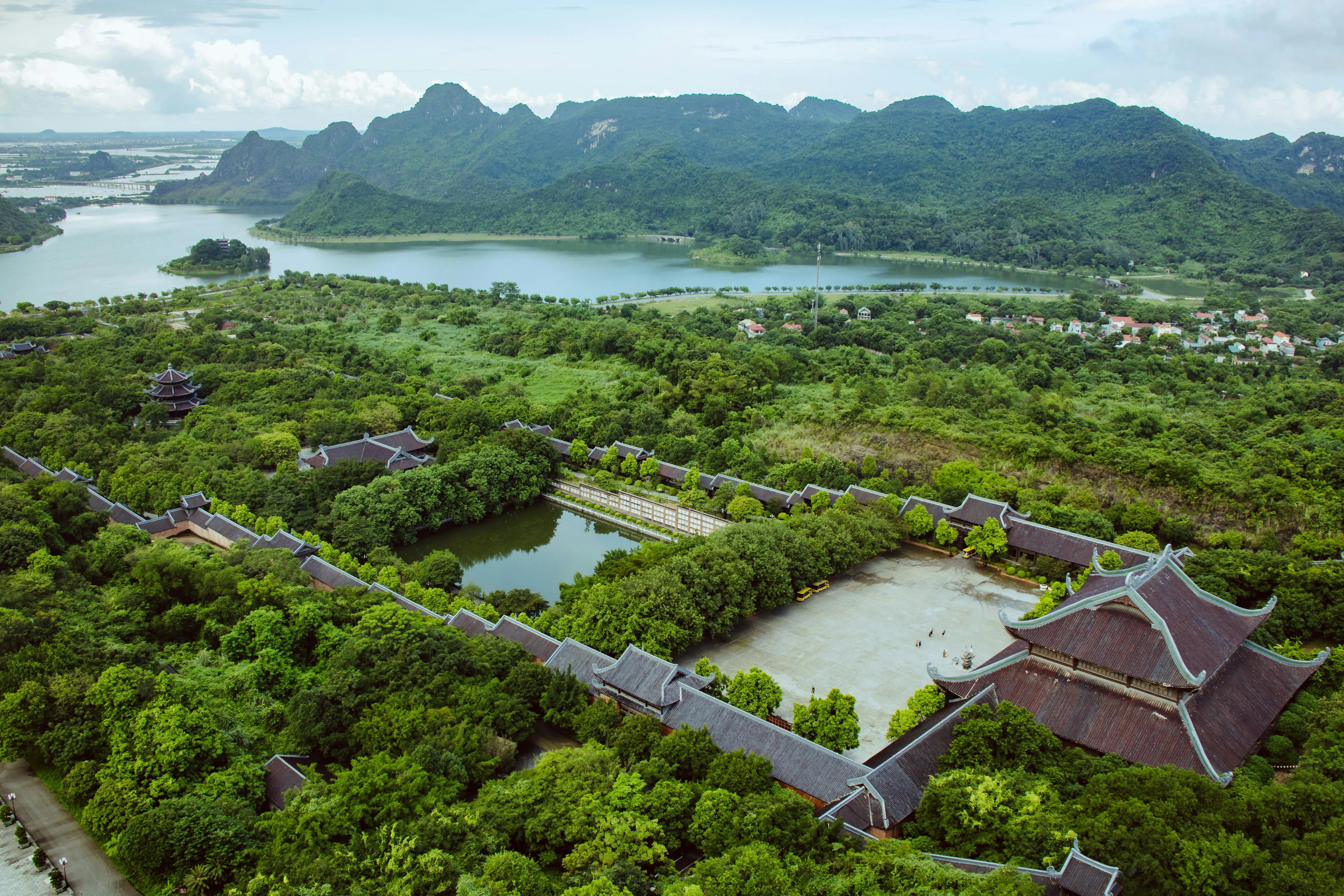 vietnamtour Privat limo på vei til dagstur ninh binh fra Hanoi, komfortabel reise
